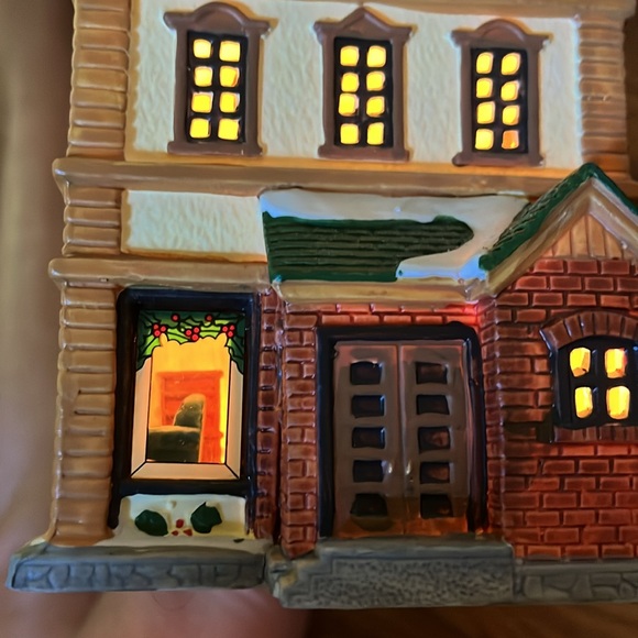 Lemax 1999 retired lighted Williams furniture store with window view of couch - Picture 9 of 13